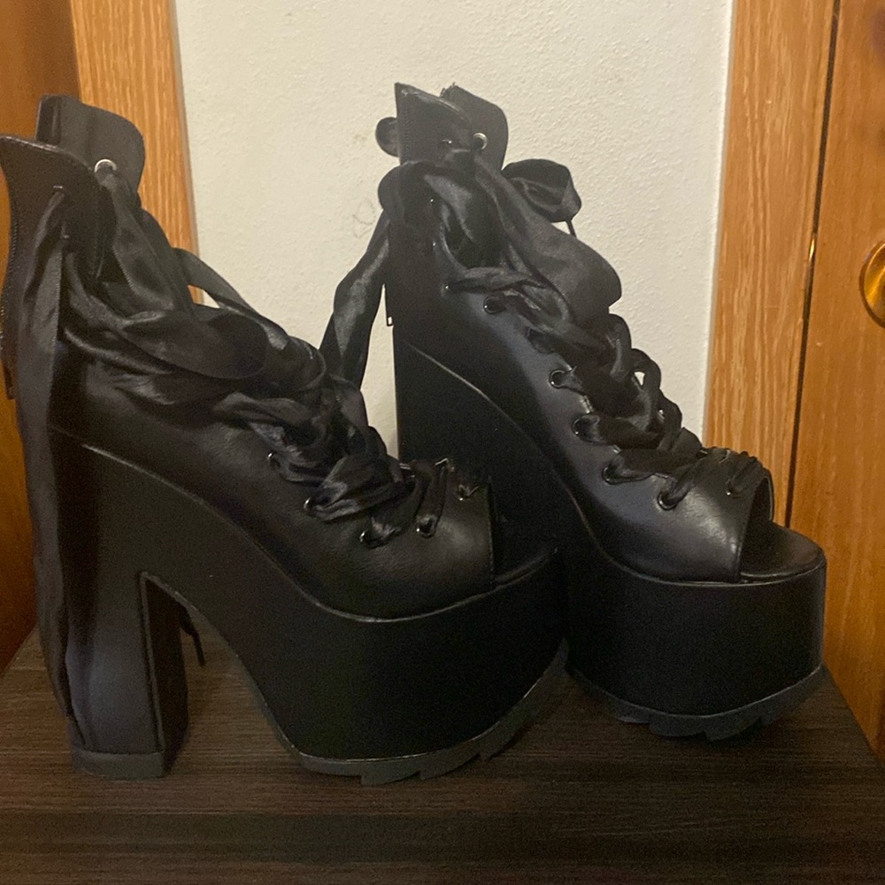 YRU Ballet Bae black size 8